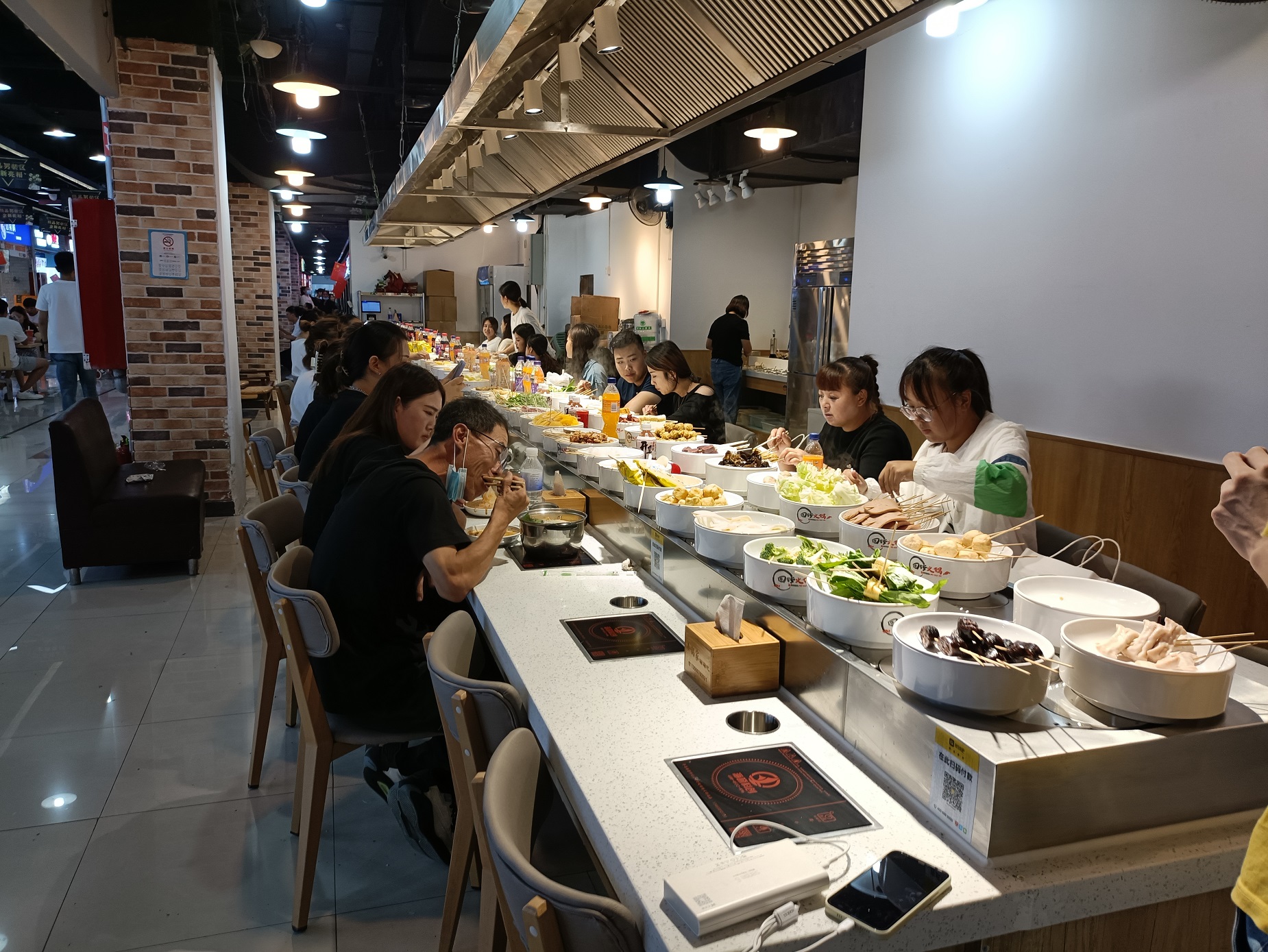 怎样提高一家旋转小火锅店的送餐效率？