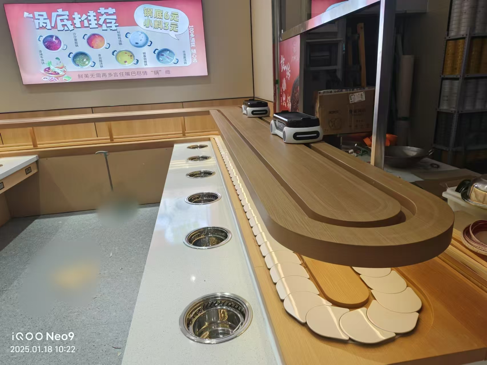海誉科创河北单涮无烟小火锅配置智能送餐小火车安装完成